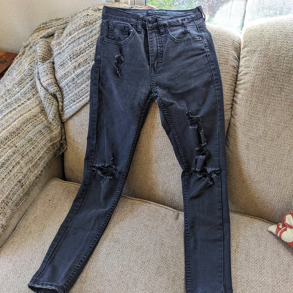 UO Skinny Ripped Jeans, Black!